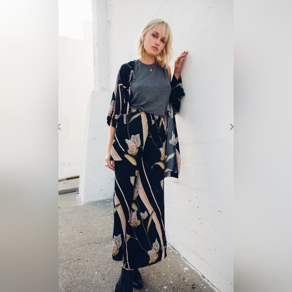 Novella Royale robe onyx geo bloom